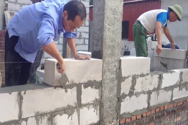 mua gạch bê tông siêu nhẹ cần lưu ý điều gì