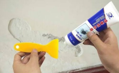 Keo dán tường bị nứt: Vật liệu không thể thiếu để sửa chữa công trình