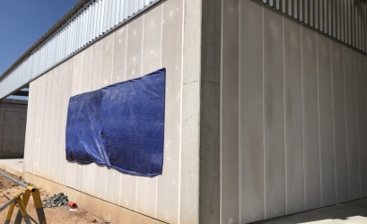 So sánh ưu điểm của tấm bê tông siêu nhẹ với gạch truyền thống?